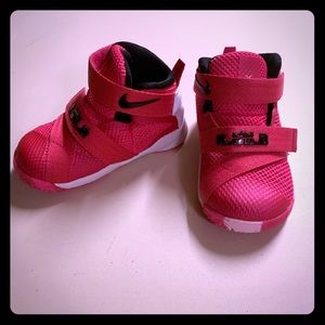 5c nike girl shoes